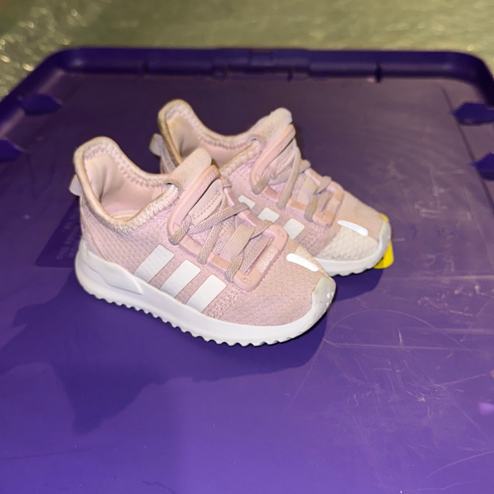 Adidas pink girls shoes size 5